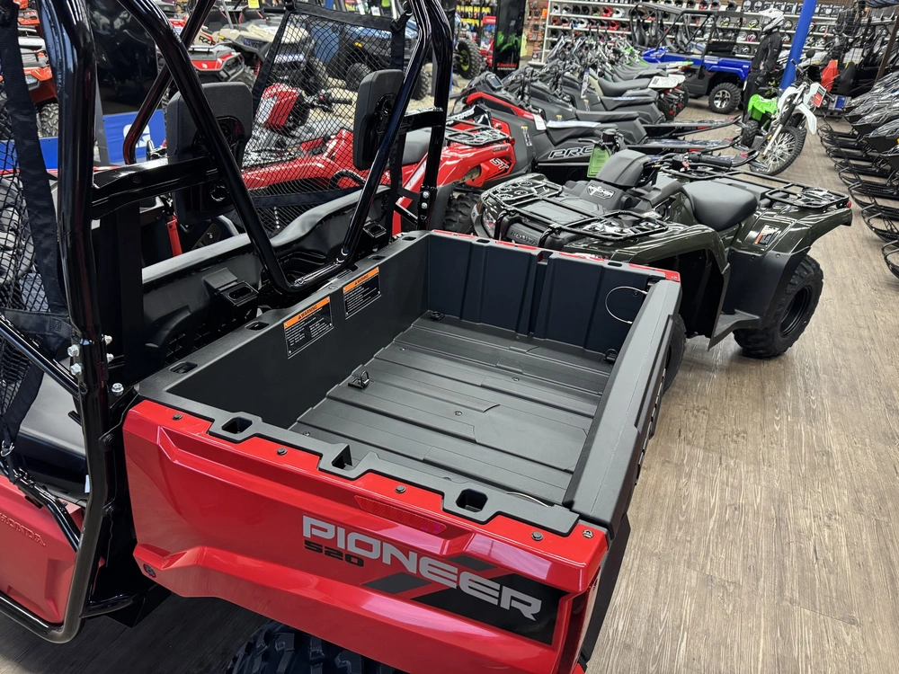 2026 Honda Pioneer 520 alt