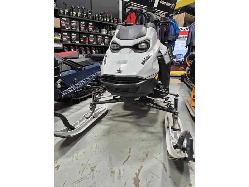 2025 Ski-Doo Summit Adrenaline 154" 2.5