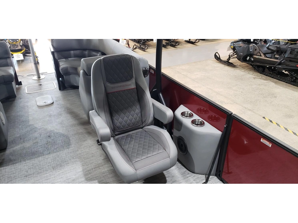 Bennington Marine 25lsrtdst 2023 alt