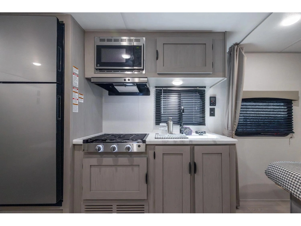 2026 Forest River Viking 25qbh alt