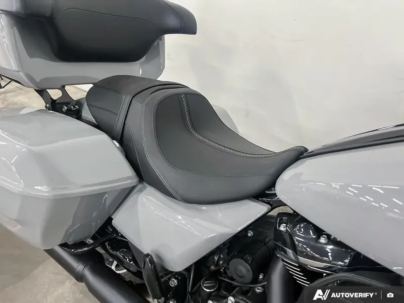 2025 Harley-Davidson FLHX - Street Glide® thumbnail 21