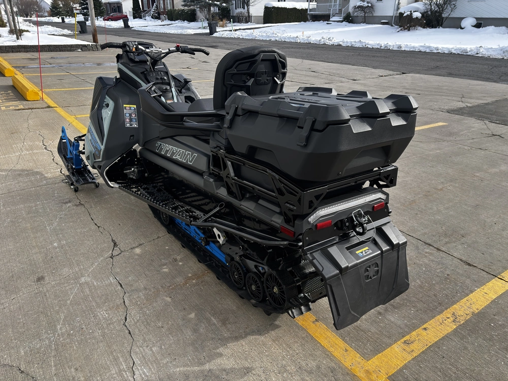 2026 Polaris 850 Titan Adventure Ultimate 1.8 alt