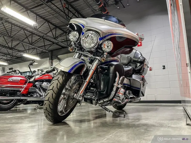 2009 Harley-Davidson FLHTCUSE CVO ULTRA CLASSIC thumbnail 24