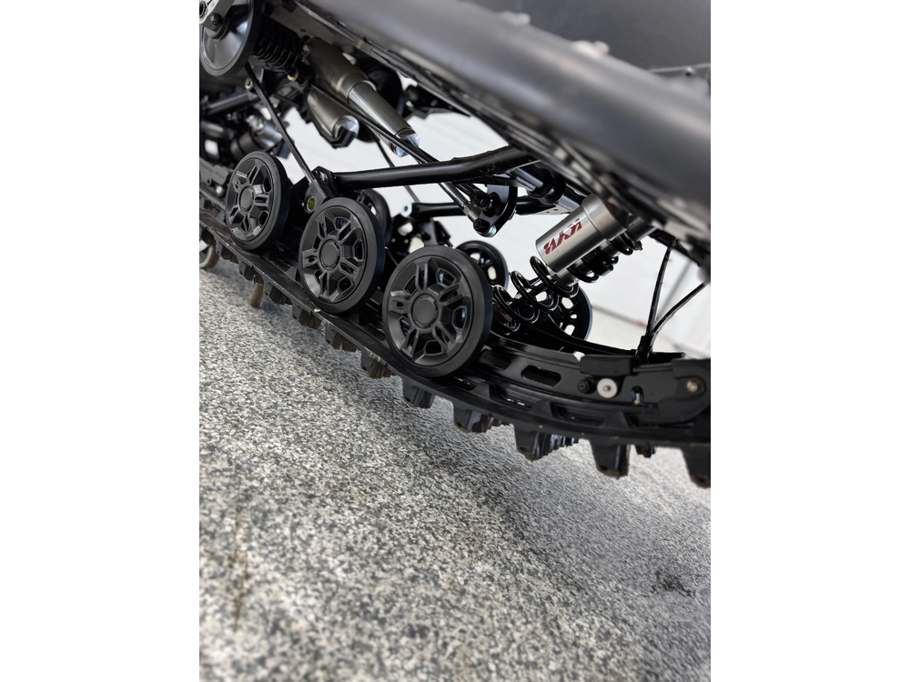 2025 Ski-doo Renegade X-rs 900 Ace Turbo R Ice Ripper Xt 1.5" E.s. W/ Smart-shox W/ 10.25" Touchscreen alt