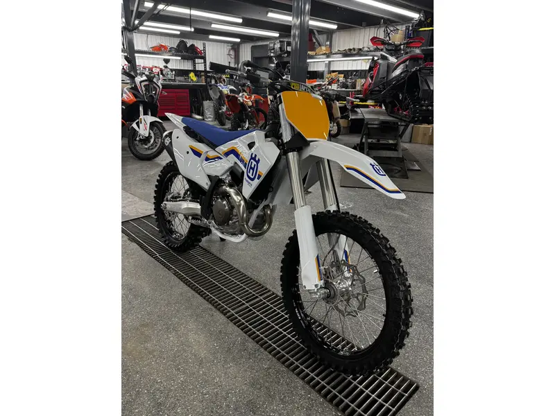 2023 Husqvarna FC 450 HERITAGE thumbnail 8