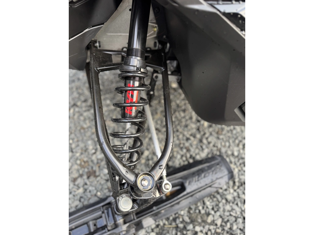 2025 Ski-doo Renegade X 900 R alt