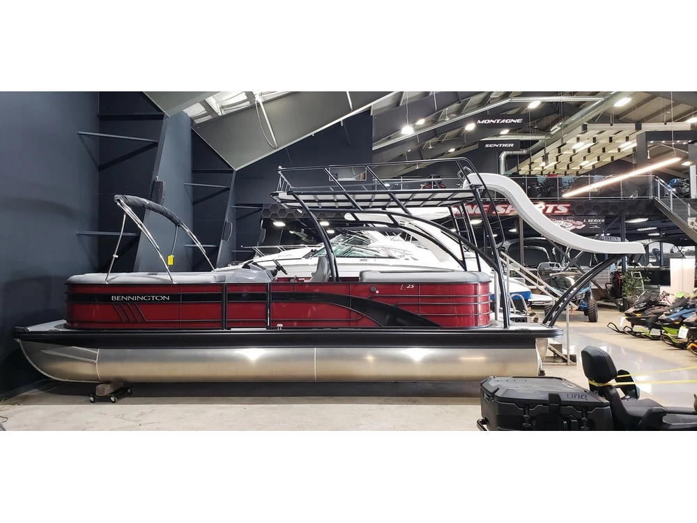 Bennington Marine 25lsrtdst 2023 alt