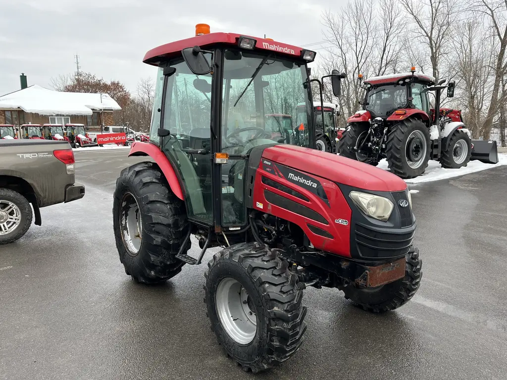2016 Mahindra 2555