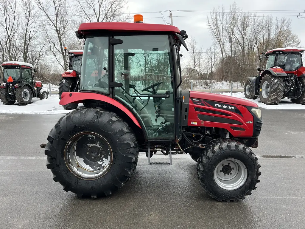 2016 Mahindra 2555