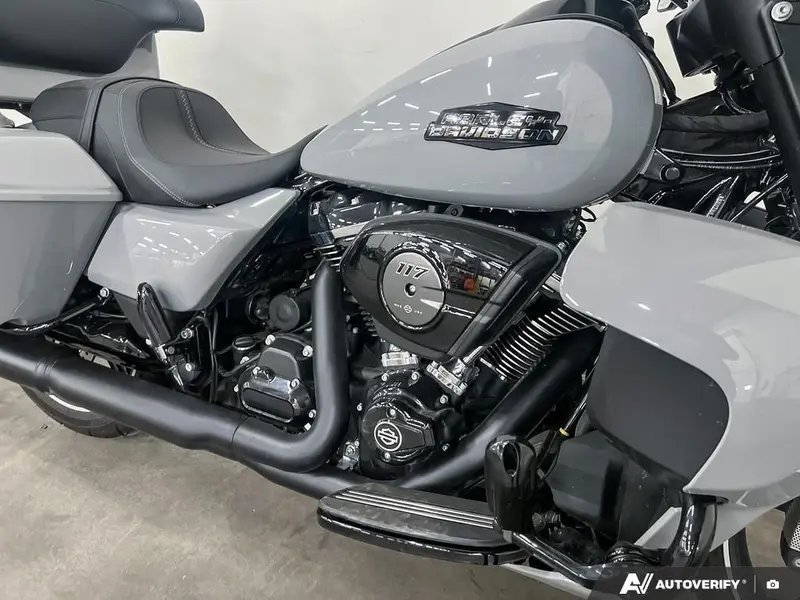 2025 Harley-Davidson FLHX - Street Glide® thumbnail 18