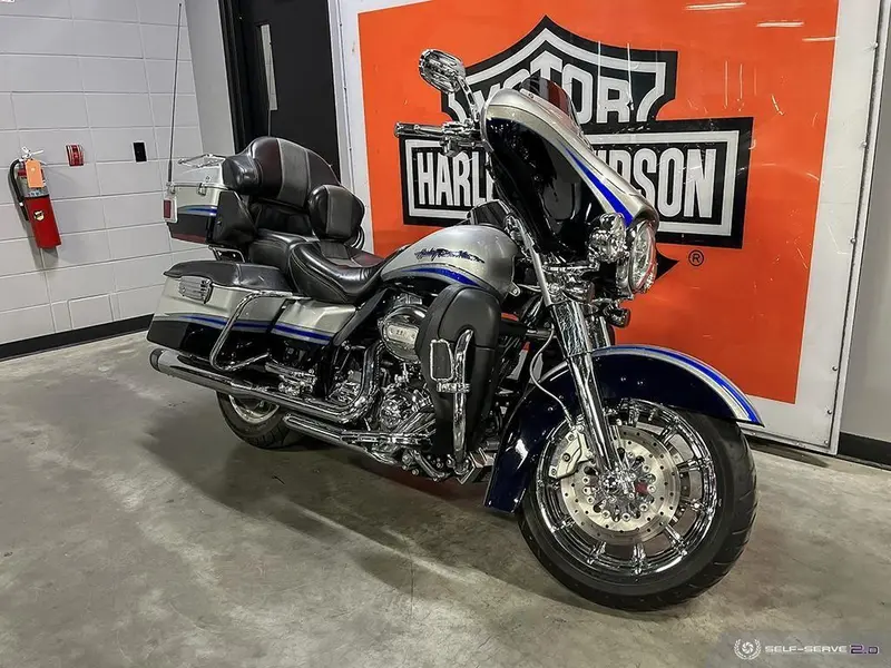 2009 Harley-Davidson FLHTCUSE CVO ULTRA CLASSIC thumbnail 3