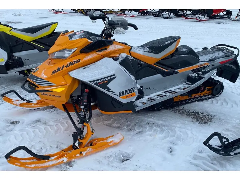 2019 Ski-Doo Renegade® X-RS® 850 E-TEC Ripsaw 1.25 w/Adj. Pkg.