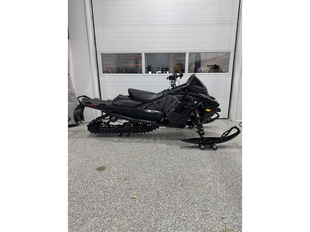 2025 Ski-doo Renegade X-rs 900 Ace Turbo R Ice Ripper Xt 1.5" E.s. W/ Smart-shox W/ 10.25" Touchscreen alt