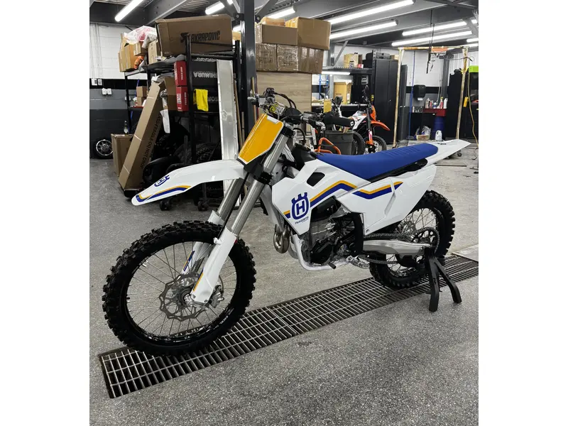 2023 Husqvarna FC 450 HERITAGE thumbnail 6