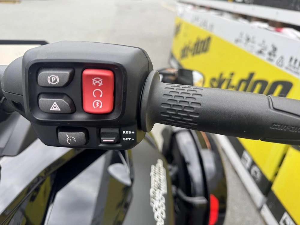 Can-am F3-s 2025 alt