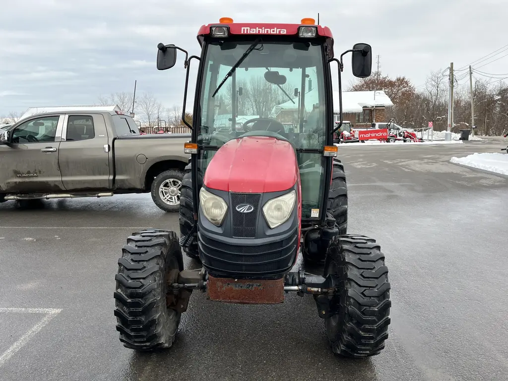 2016 Mahindra 2555