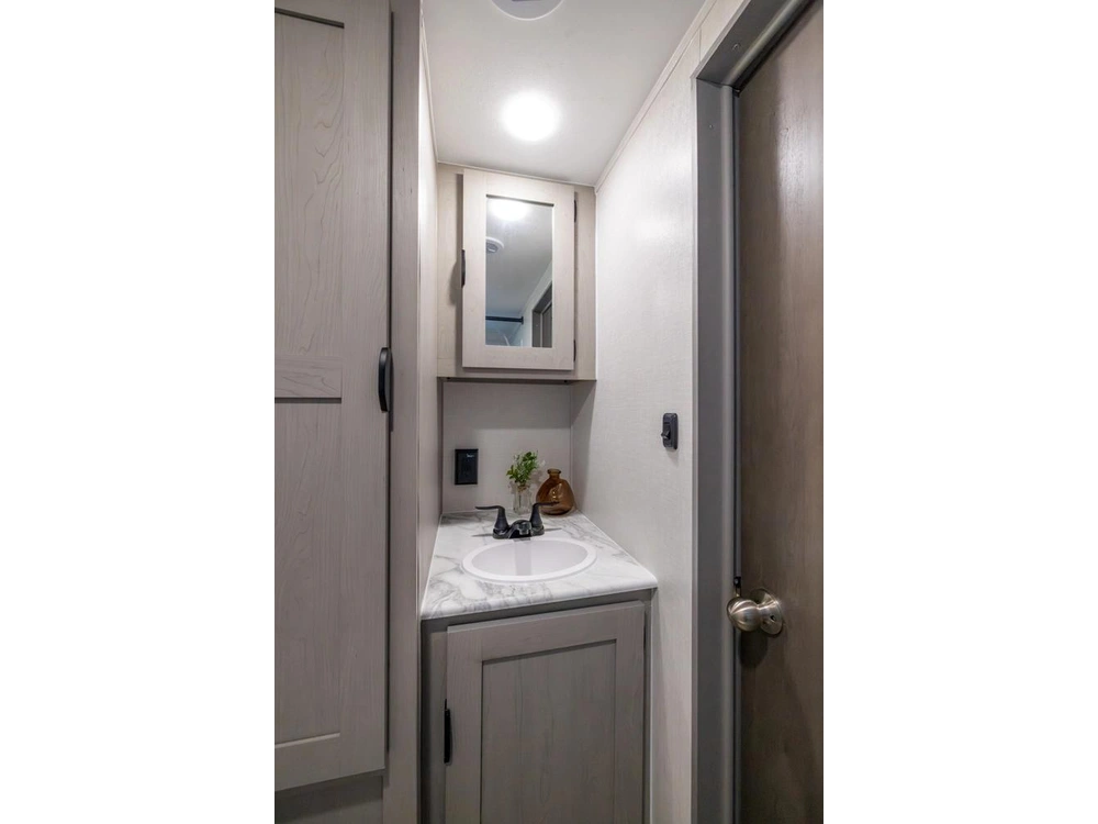 2026 Forest River Viking 25qbh alt