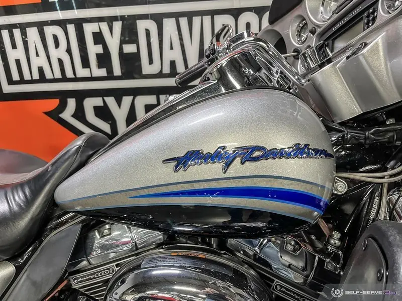 2009 Harley-Davidson FLHTCUSE CVO ULTRA CLASSIC thumbnail 9