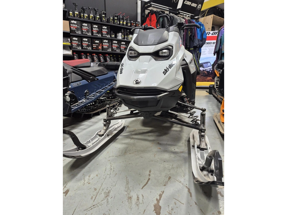 2025 Ski-doo Summit Adrenaline 154 2.5" Es alt