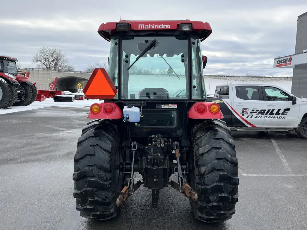 2016 Mahindra 2555