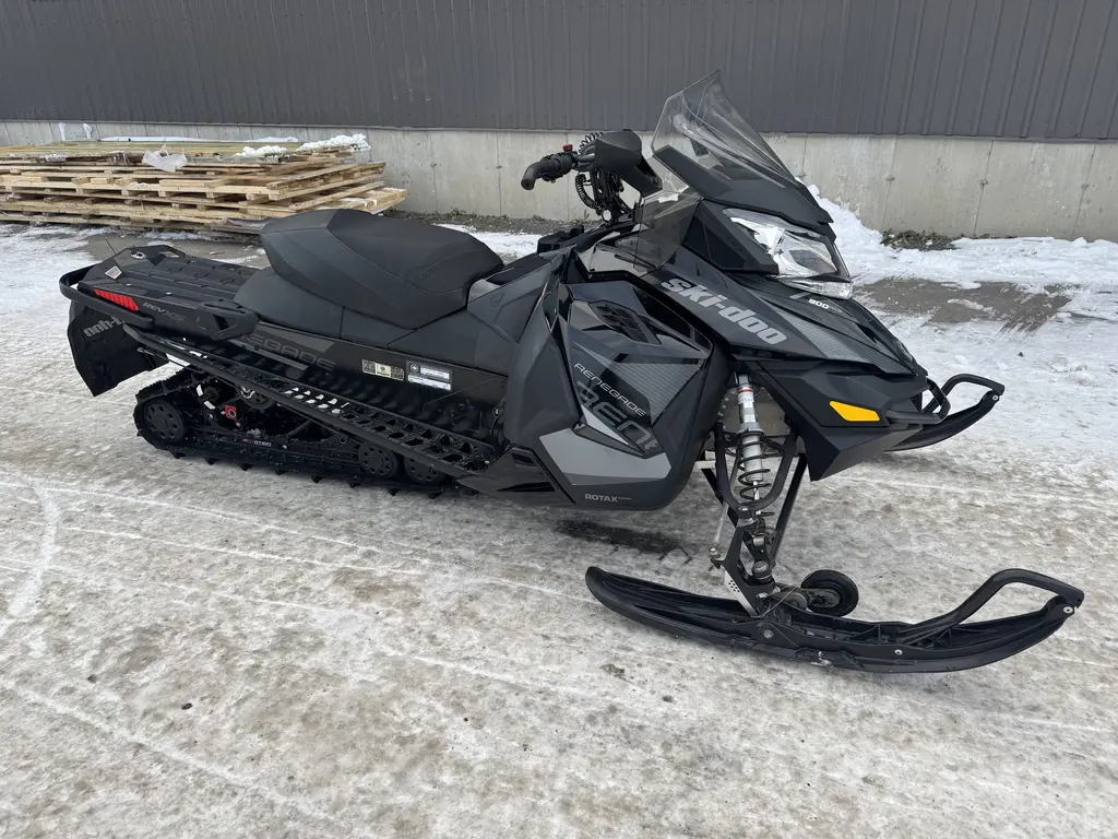 2018 Ski-Doo RENEGADE ADRENALINE 900 ACE