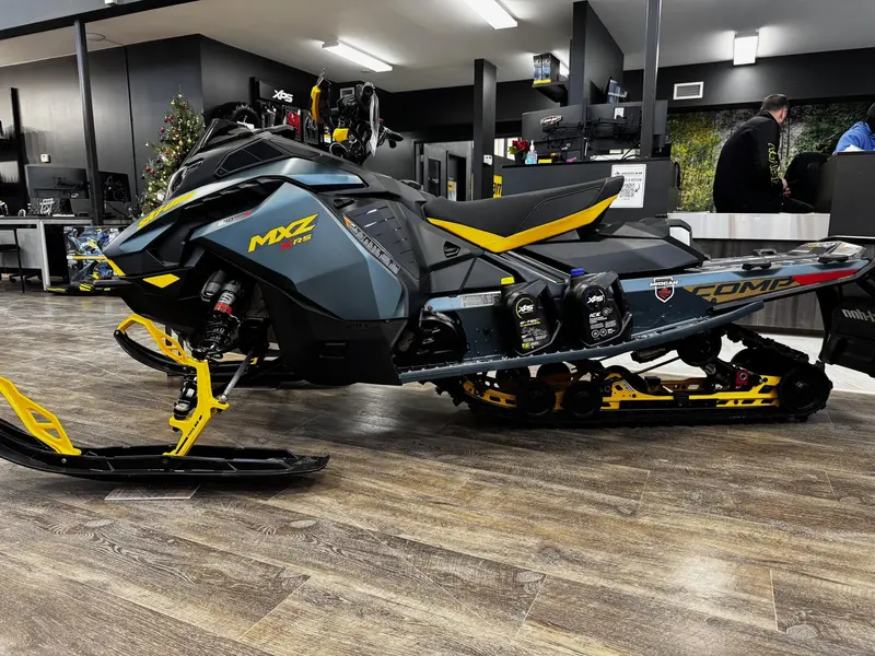 2026 Ski-Doo MXZ X-RS w/ COMP Pkg 850 E-TEC Turbo R RipSaw II 2-Ply 1.25" SHOT w/ S-S w/ 10.25" Touch.