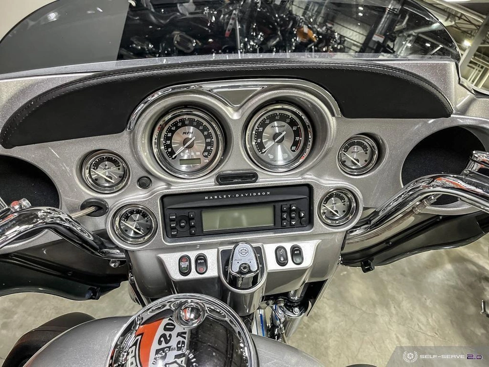 2009 Harley-davidson Flhtcuse Cvo Ultra Classic alt