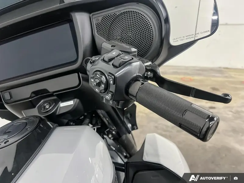 2025 Harley-Davidson FLHX - Street Glide® thumbnail 15