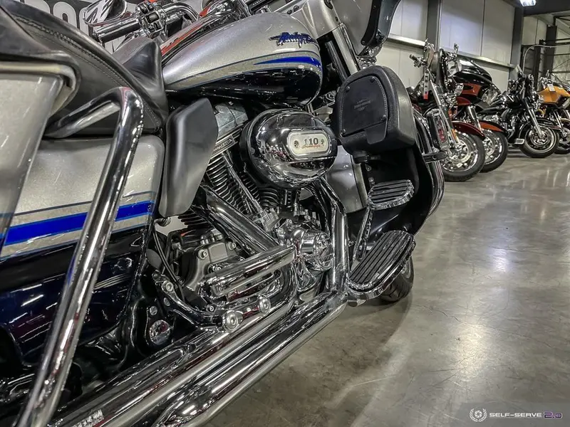2009 Harley-Davidson FLHTCUSE CVO ULTRA CLASSIC thumbnail 17