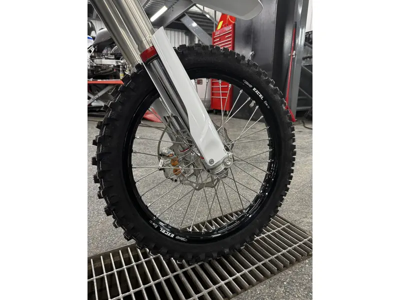 2023 Husqvarna FC 450 HERITAGE thumbnail 11