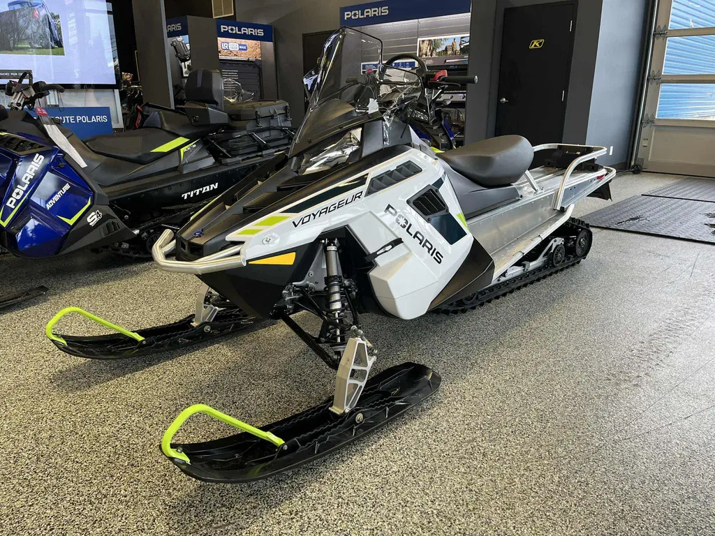 Polaris 550  INDY  VOYAGEUR 155 E/S 2025 - DEMARREUR ELECTRIQUE !