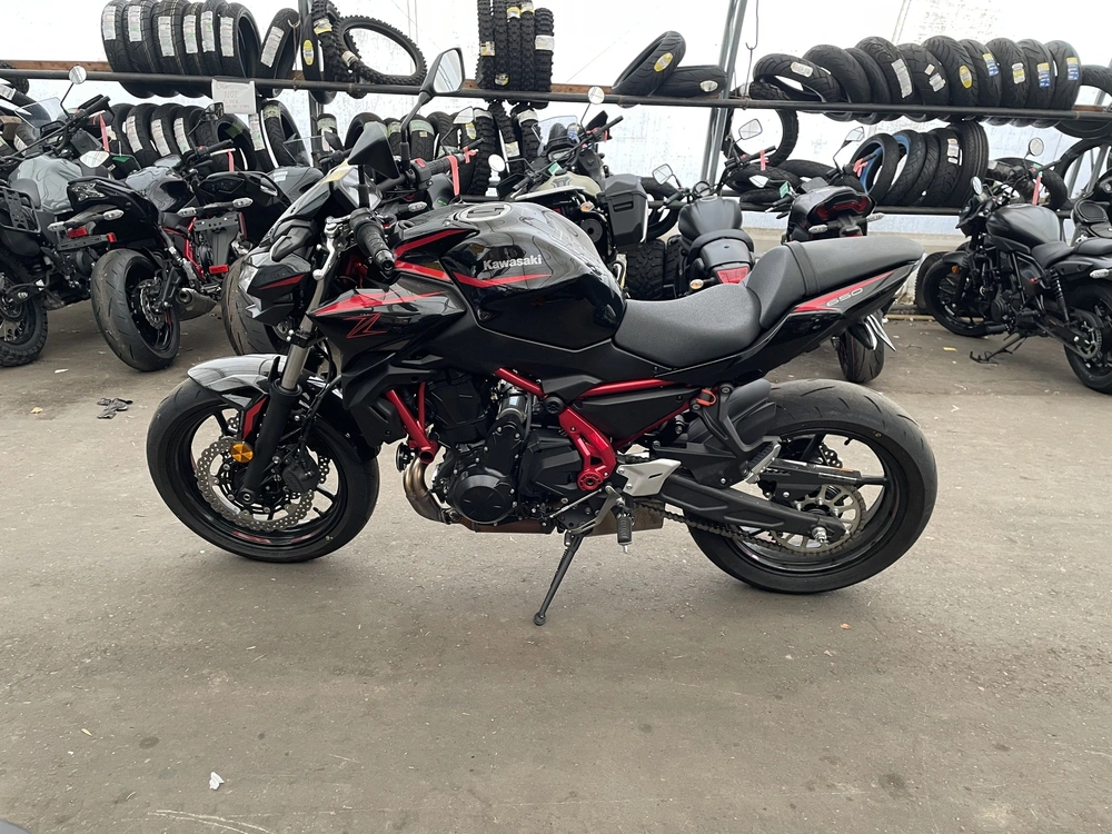 2025 Kawasaki Z650 Abs alt