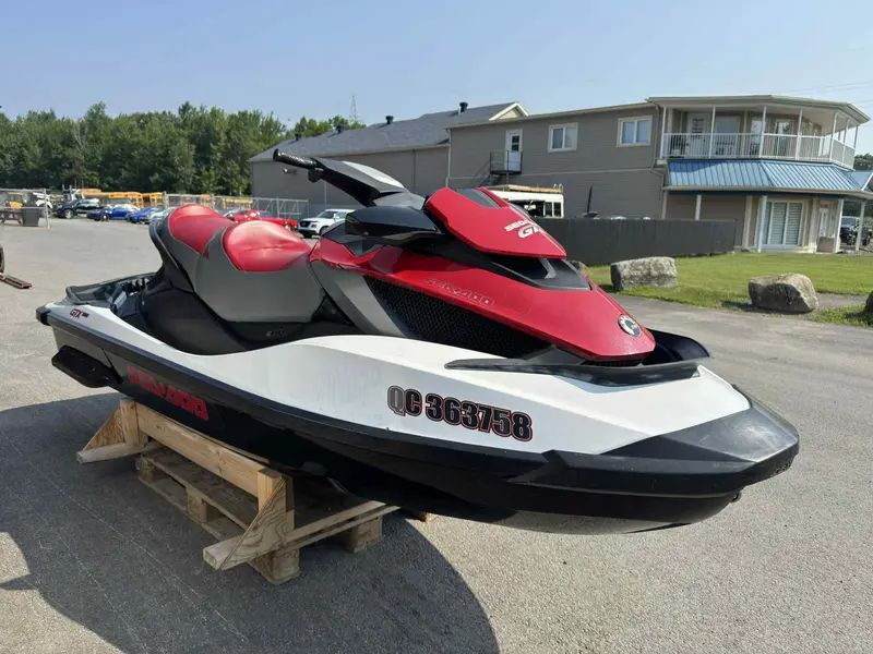 2010 Sea-Doo GTX IS 215 thumbnail 3