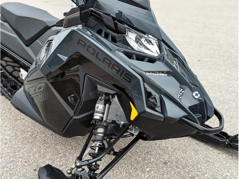 2026 Polaris 850 INDY XC 137 // Gloss Black/Blue Dusk