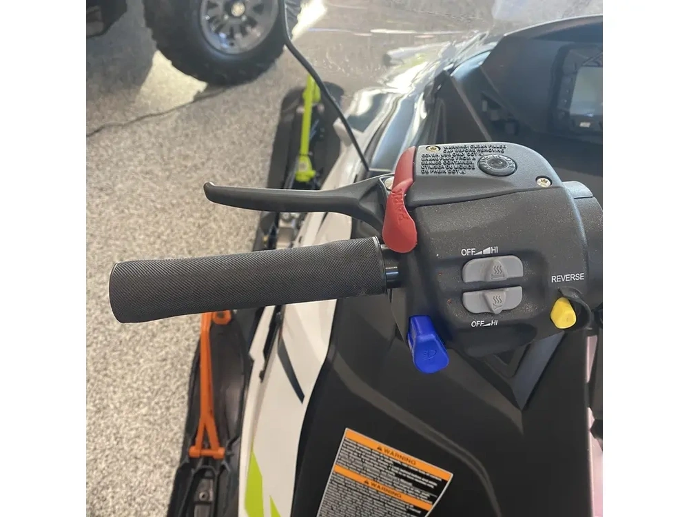 2025 Polaris 550 Voyageur 155 Es alt