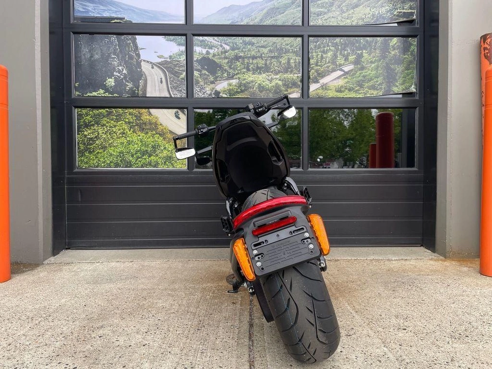 2025 Livewire S2 Alpinista alt