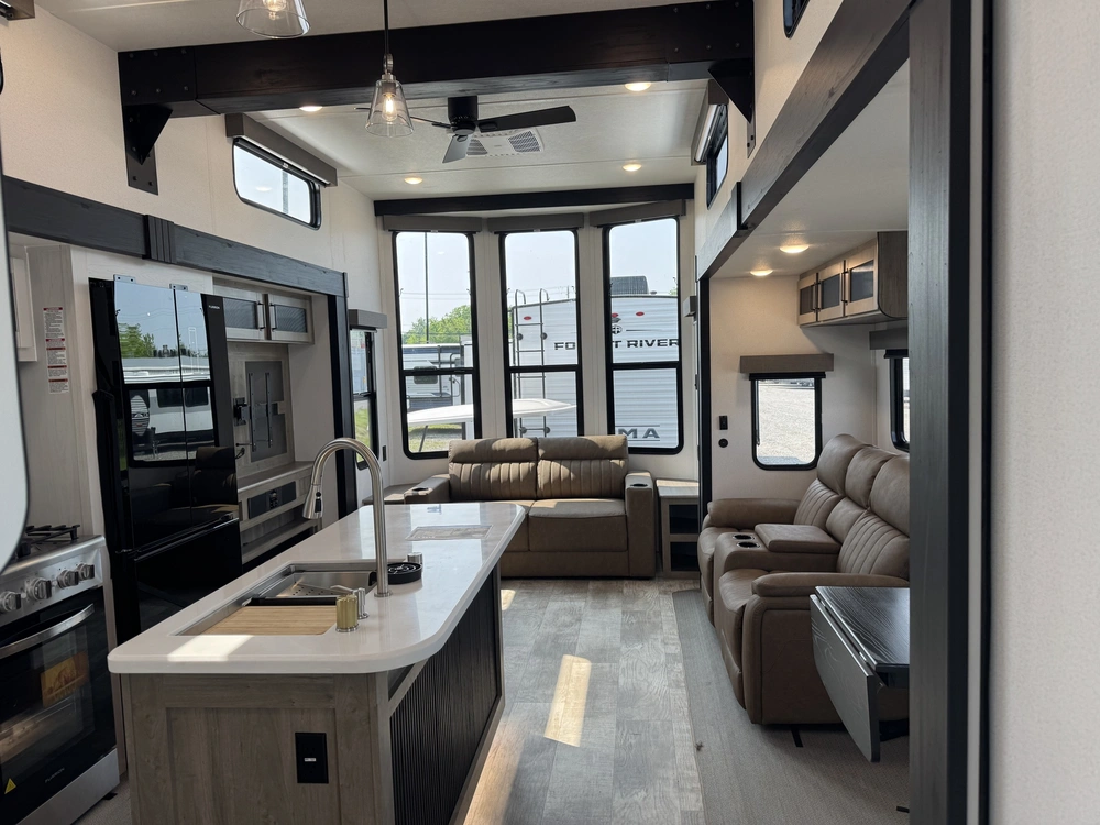 Palomino Puma (park) 402lft 2026 alt