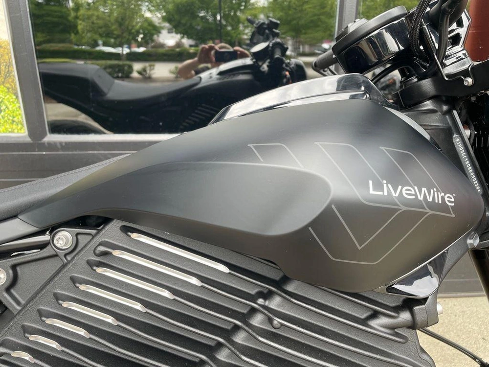 2025 Livewire S2 Alpinista alt