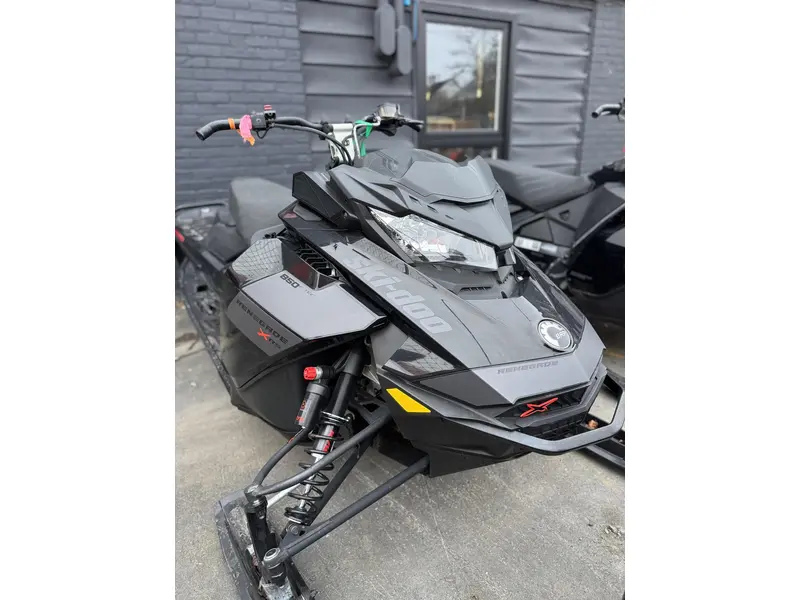 2021 Ski-Doo RENEGADE X-RS 850 E-TEC 137"