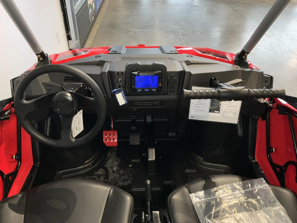 Polaris Rzr 200 Efi 2026 alt