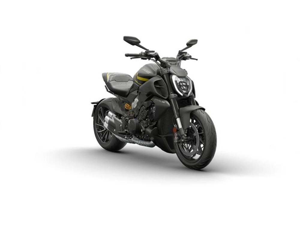 Ducati Diavel V4 2025 alt