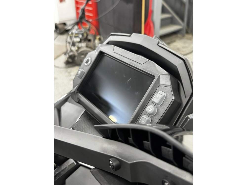 Polaris 9r Indy Xcr 137 2026 alt