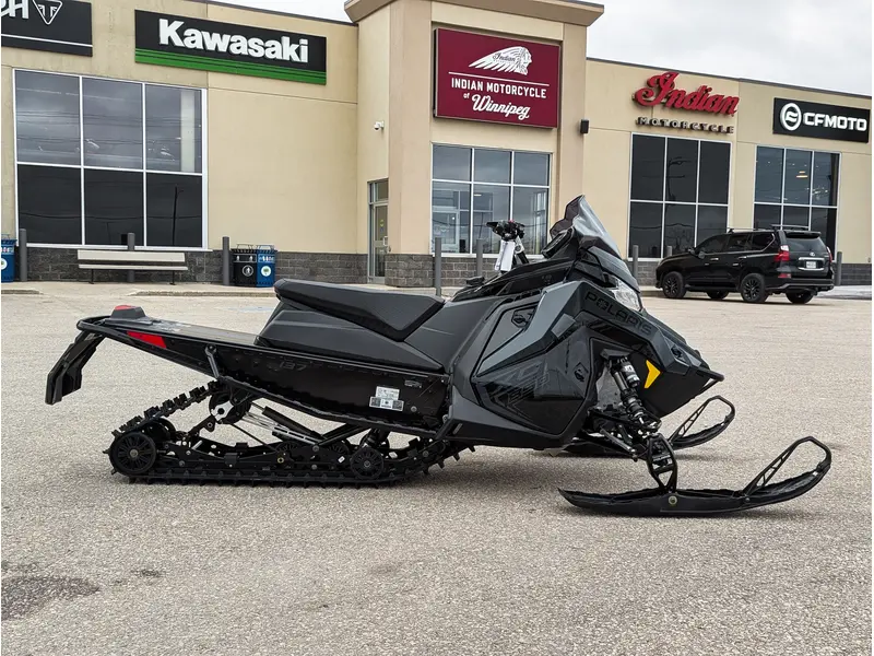 2026 Polaris 850 INDY XC 137 // Gloss Black/Blue Dusk