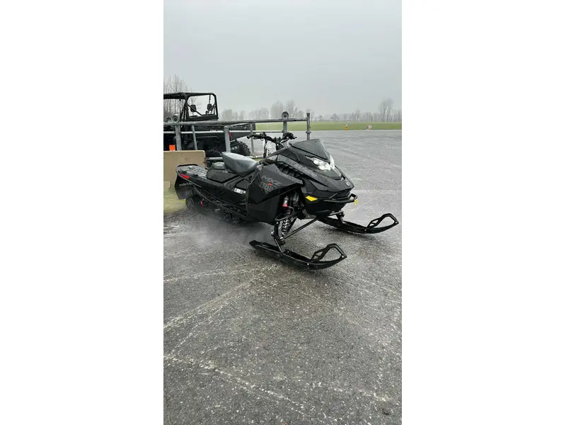 2025 Ski-Doo MXZ X-RS 850 w/SMART-SHOX / 137" & 10.25"Screen