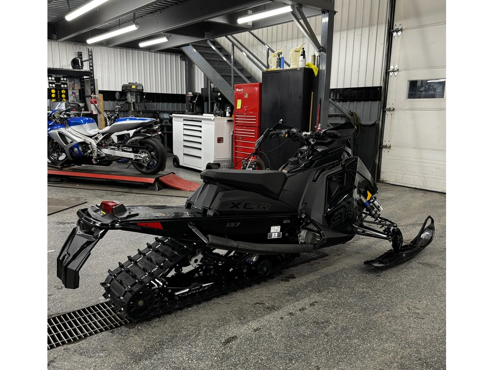 Polaris 9r Indy Xcr 137 2026 alt