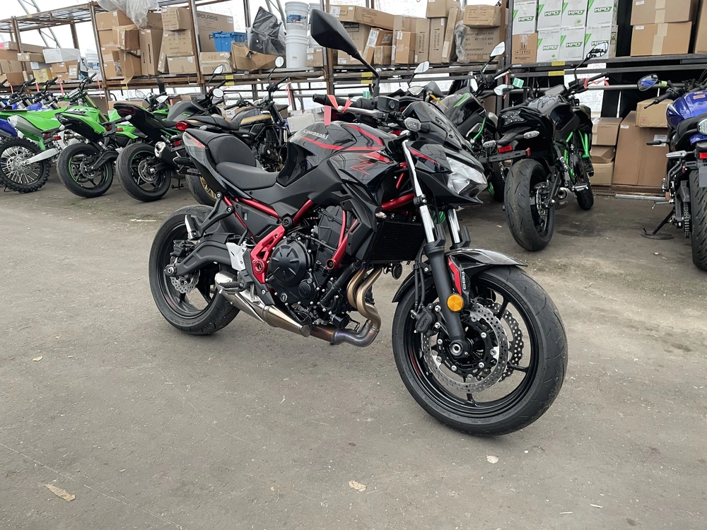 2025 Kawasaki Z650 Abs alt