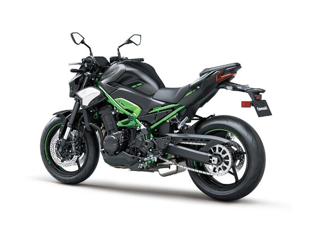 Kawasaki Z900 2025 alt