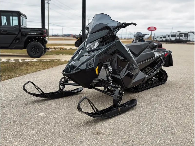 2026 Polaris 850 INDY XC 137 // Gloss Black/Blue Dusk