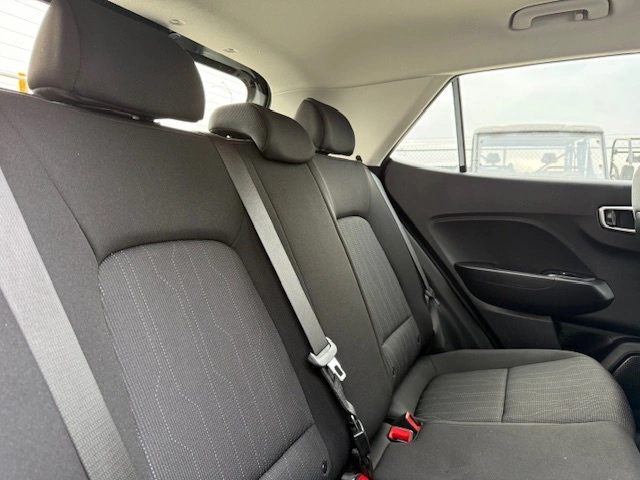 2025 Hyundai Venue Essential alt