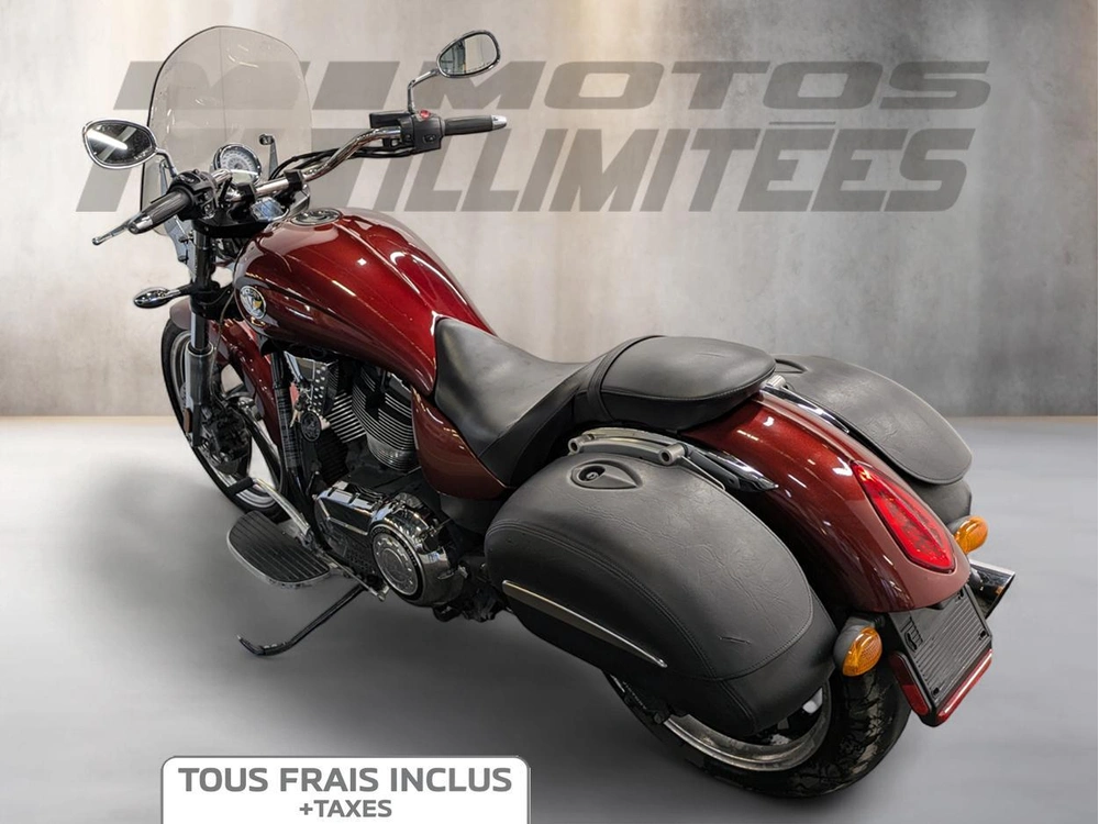 Victory Motorcycles Vegas 2011 alt